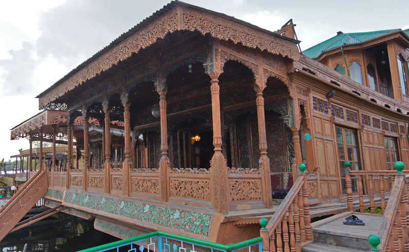  Deluxe Houseboat by Meena Group