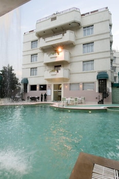 Howard Plaza The Fern