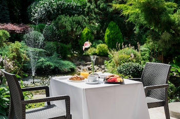 Crown Piast Hotel and Park