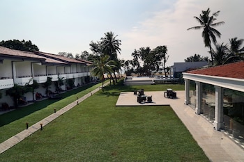 Hibiscus Beach Hotel