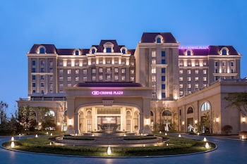 Crowne Plaza Qingdao Oriental Movie Metropolis