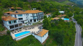 Vardzia Resort