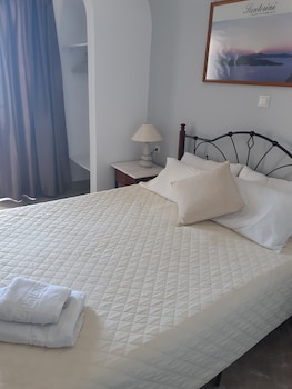 Emmanouela Studios and Villas